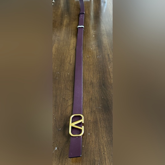 Valentino Gold Logo reversible White/ burgundy Belt - Picture 6 of 6